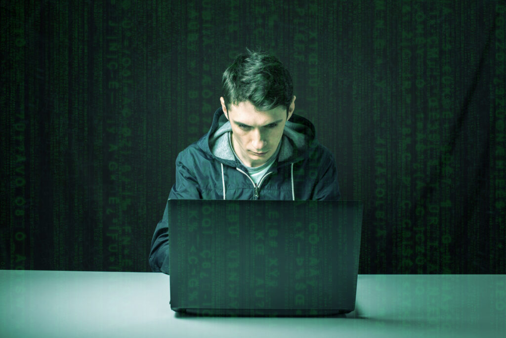 Hacker vor Laptop